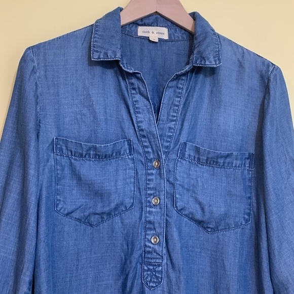 Cloth & Stone | 100% Tencel Blue Denim Hi Lo Rounded Hem 3 Button Top Shirt S - Picture 3 of 17
